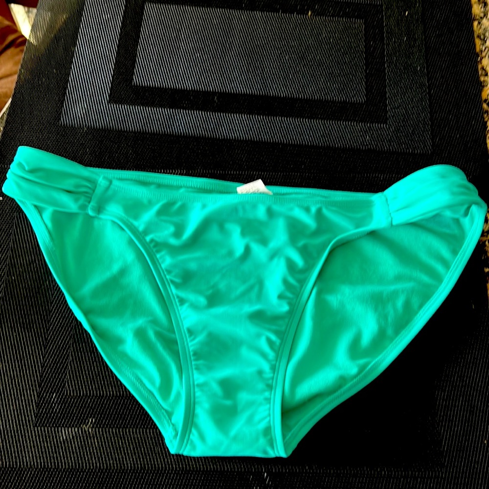 Old Navy bottom bathing suit . Brand new never worn